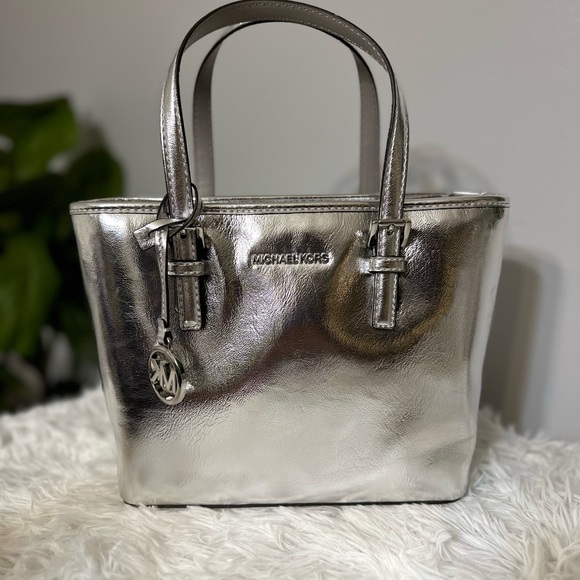MICHAEL KORS Michael Kors Jet Set Silver Metallic Carryall Top Zip Purse - Picture 1 of 8